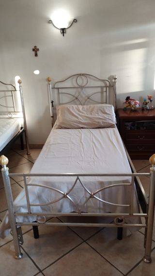 2 ringhiere per letti singoli in argento