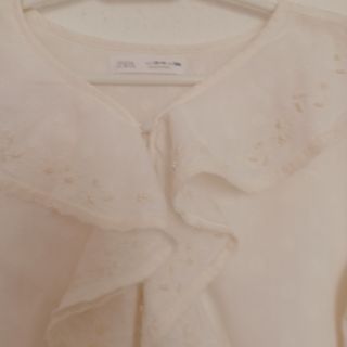 Camisa Zara volantes y cuello bordado, talla 13-14