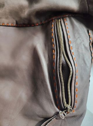 Chaqueta de piel marrón