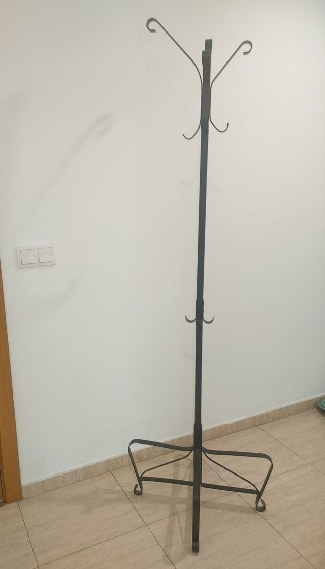 Perchero de pie negro IKEA