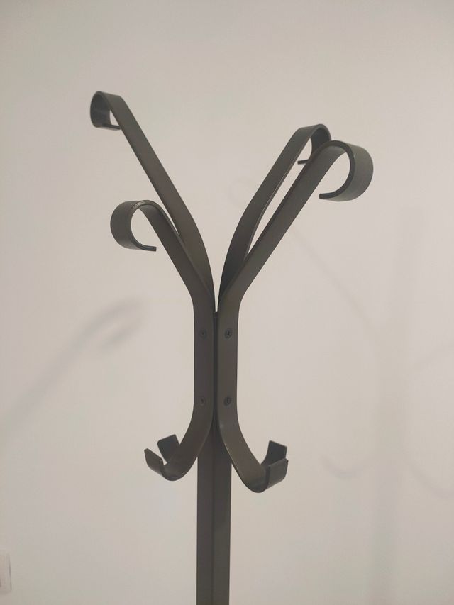 Perchero de pie negro IKEA