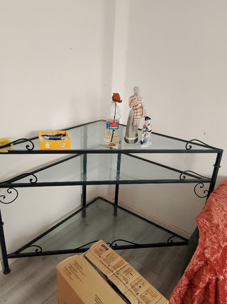 Mesa esquinera de cristal y metal