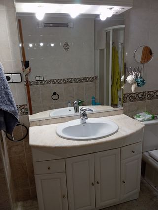 Mueble de baño con espejo