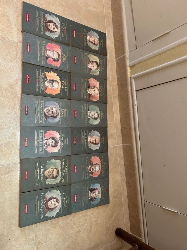 colección de libros del periódico