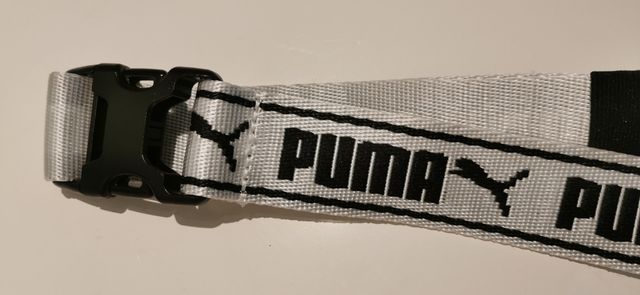 Riñonera Puma Negra con Logo Blanco