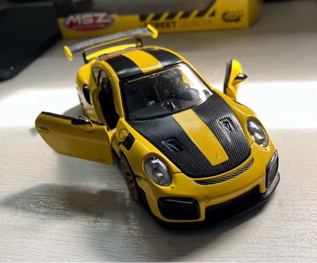Porsche 911 GT2 RS 1:32