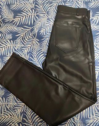Pantalón de cuero Stradivarius