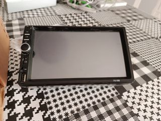 Pantalla de coche 7018B