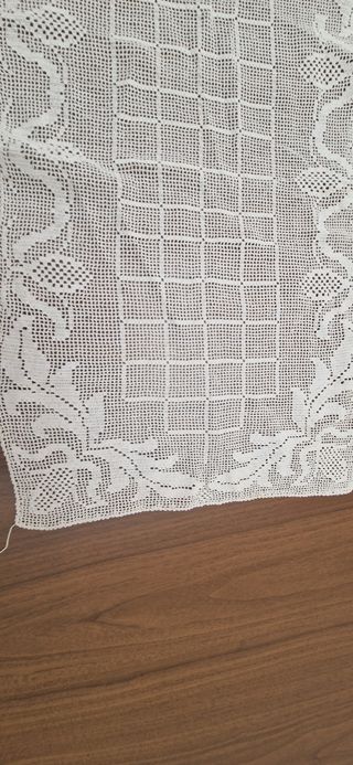 Centrino uncinetto beige e bianco