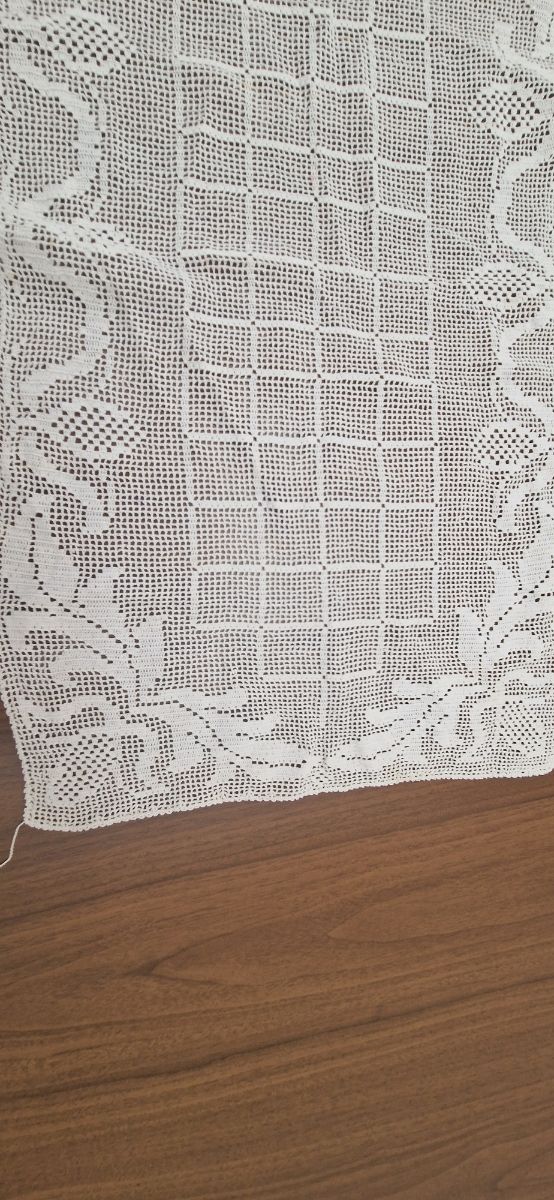 Centrino uncinetto beige e bianco