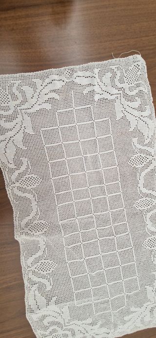 Centrino uncinetto beige e bianco