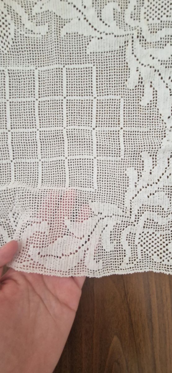 Centrino uncinetto beige e bianco