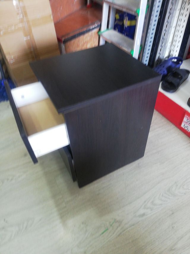 Mesita de noche negra con 2 cajones