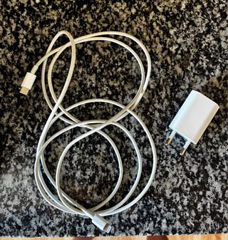 iPhone SE 2° 64 GB + 2 m di cavo C + caricatore USB