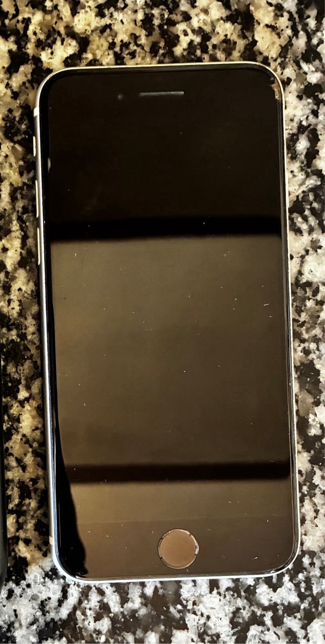 iPhone SE 2° 64 GB + 2 m di cavo C + caricatore USB