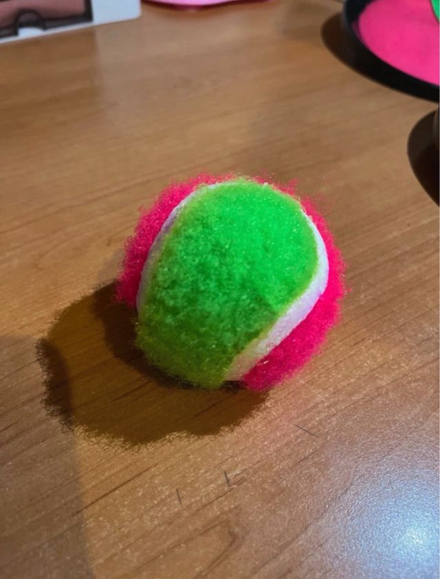 Gioco da spiaggia con racchette e palla