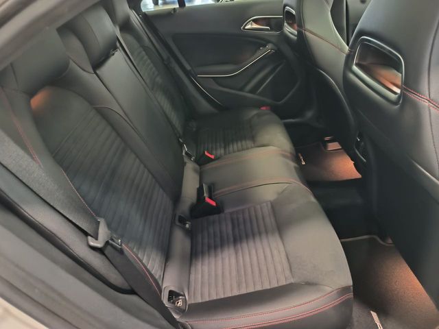 Mercedes Clase CLA 200 AMG Line 156cv 