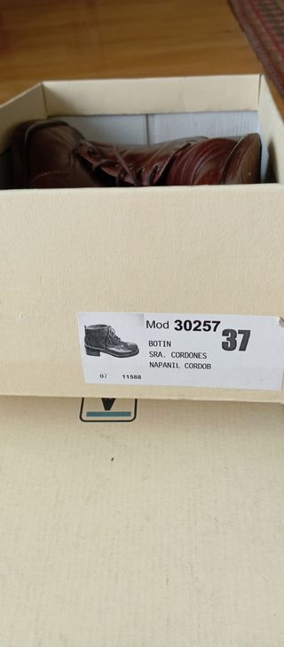 Botines de piel granates