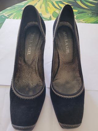 Zapatos de tacón ADELA GIL negros