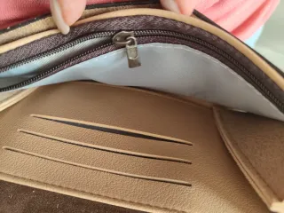 Monedero Mujer Beige tapa morada rosácea ,ver foto