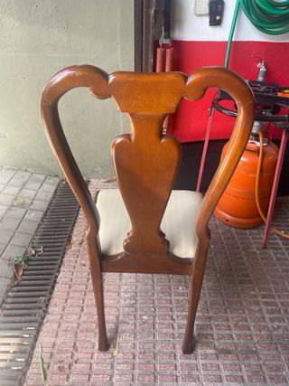 Silla de madera elegante