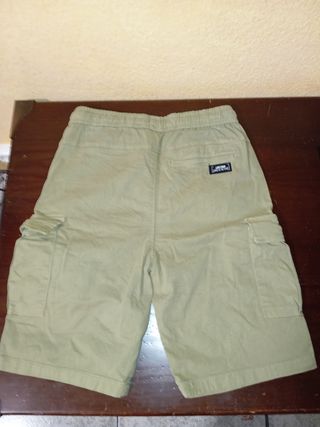 Bermuda niño verde militar