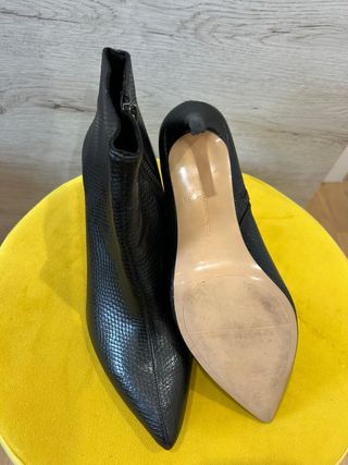 Botines tacón fino piel imitación serpiente