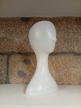 Cabeza de maniquí blanca