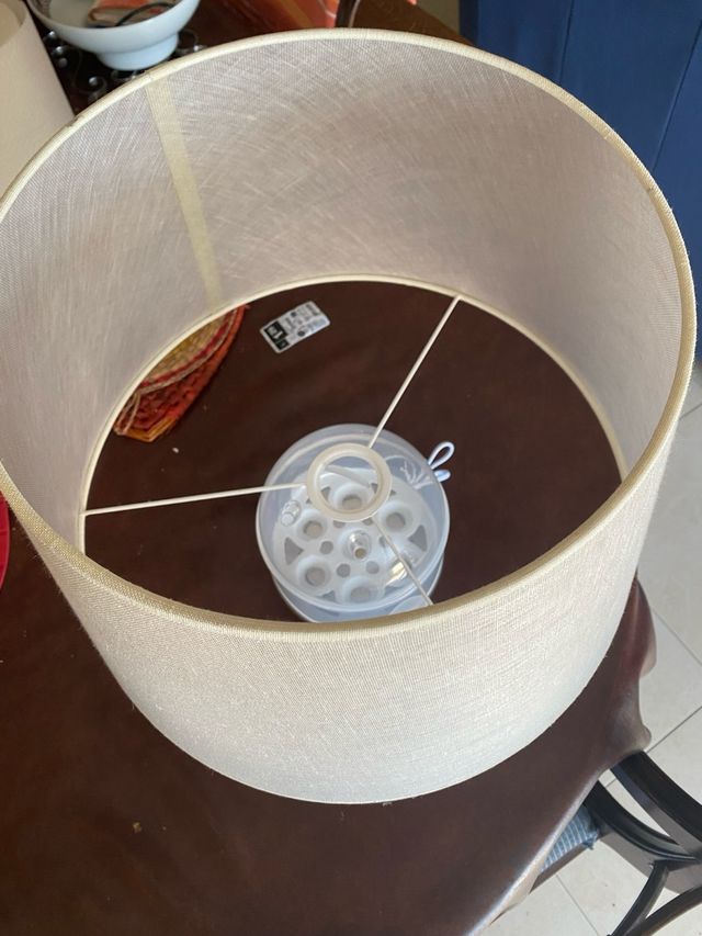 Pantalla de lámpara beige de tela