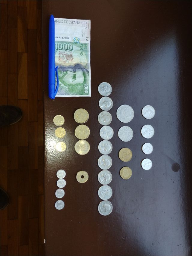 Vendo pesetas, franchi, escudos e dollari
