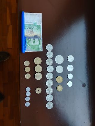 Vendo pesetas, francos, escudos y dólares