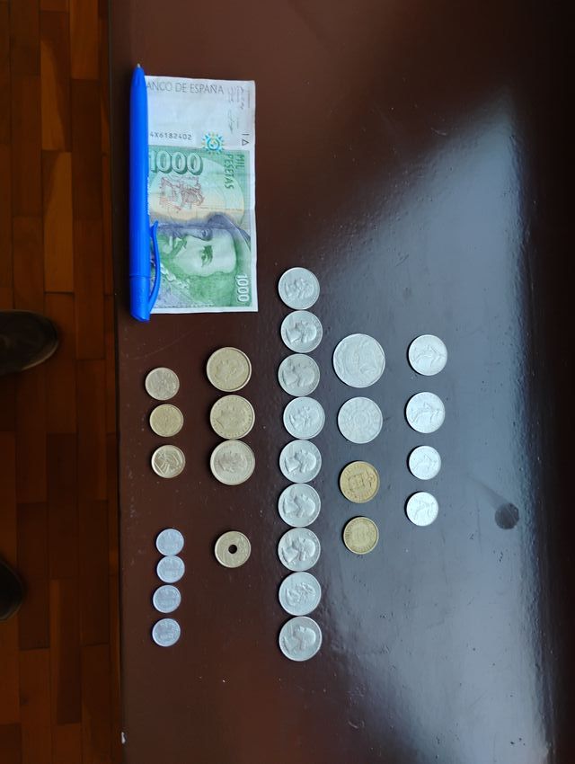 Vendo pesetas, franchi, escudos e dollari