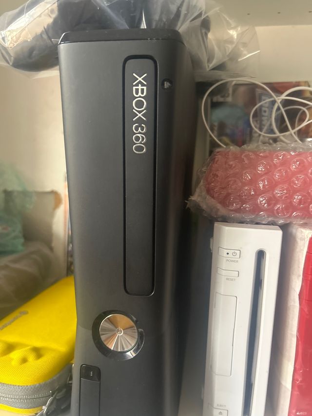 Xbox 360 Negra con 2 Mandos