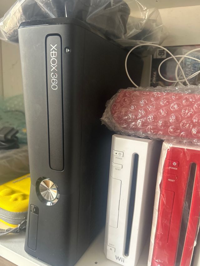Xbox 360 Negra con 2 Mandos