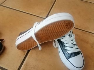Lote de zapatillas deportivas y sandalias