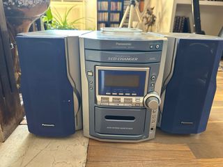 Reproductor Panasonic 5 CDs, Cassette y Radio