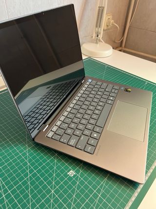 Portátil HP OmniBook 14” Táctil Slim PRECINTADO 