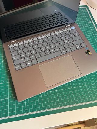 Portátil HP OmniBook 14” Táctil Slim PRECINTADO 