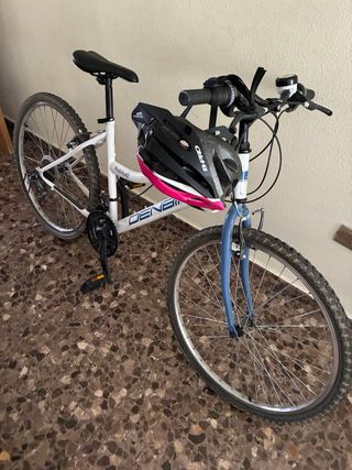 Bicicleta de montaña con marchas +casco 