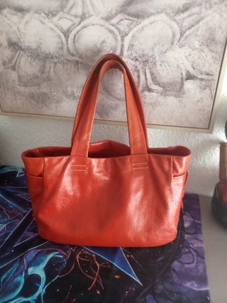 Bolso de piel rojo