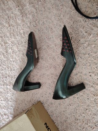 Zapatos de salón en piel negros nuevos  de tempor