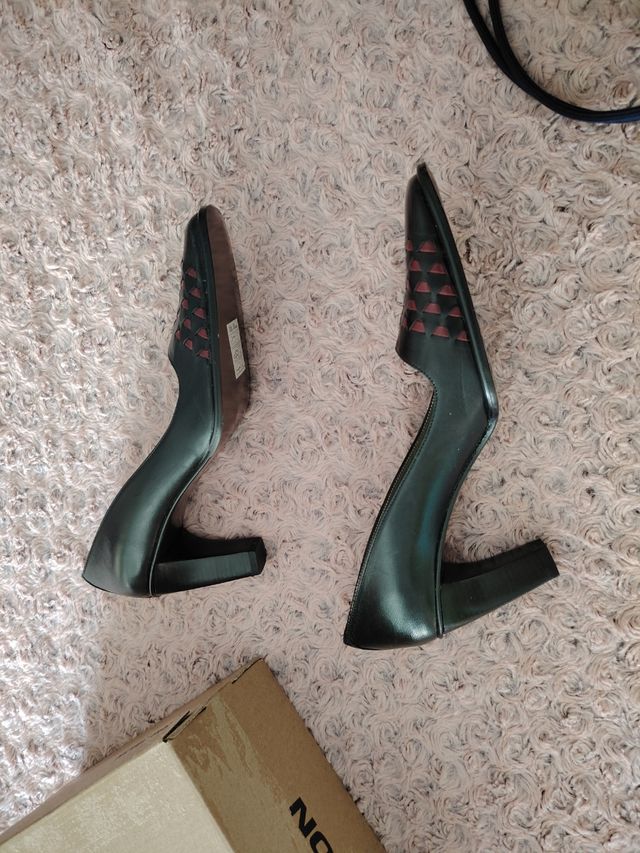 Zapatos de salón en piel negros nuevos  de tempor