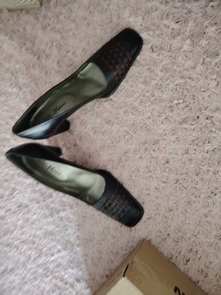 Zapatos de salón en piel negros nuevos  de tempor
