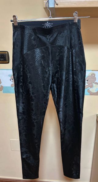 Pantalones efecto piel serpiente talla M