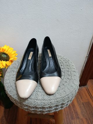 Zapatos Uterqüe Negro y Beige