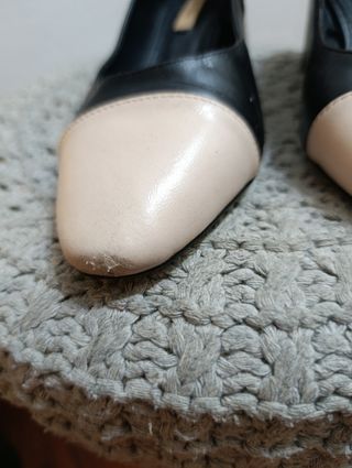 Zapatos Uterqüe Negro y Beige
