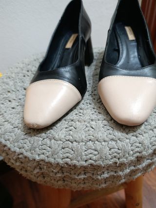 Zapatos Uterqüe Negro y Beige