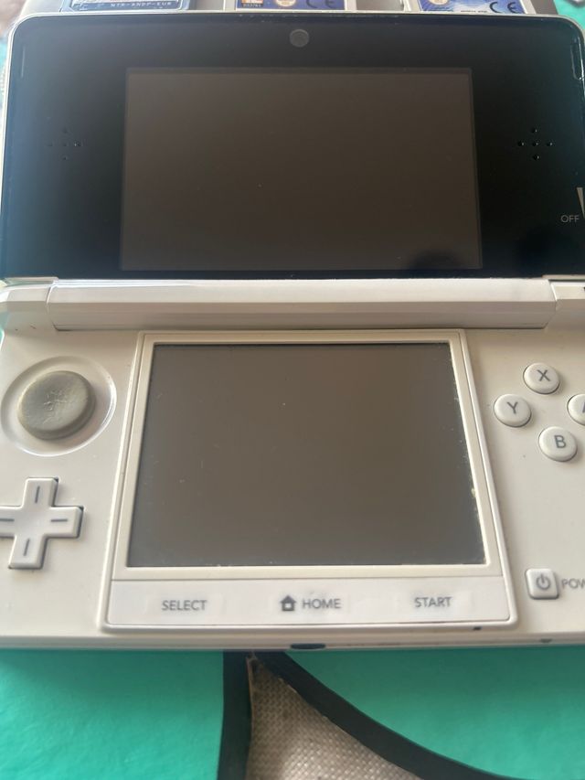 Nintendo 3DS Blanca + 2 Juegos
