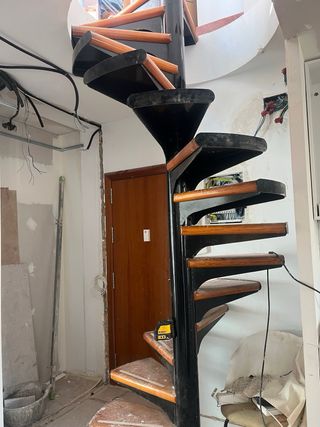 Escalera caracol 390cm alto 16 peldaños