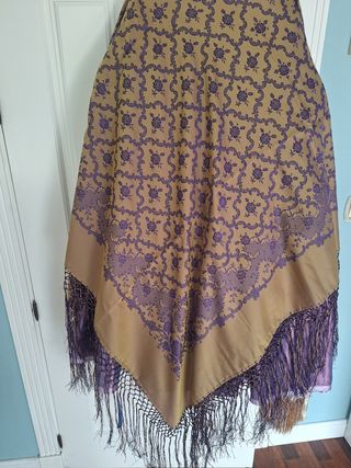 Manton de seda con flecos color aceite y morado
